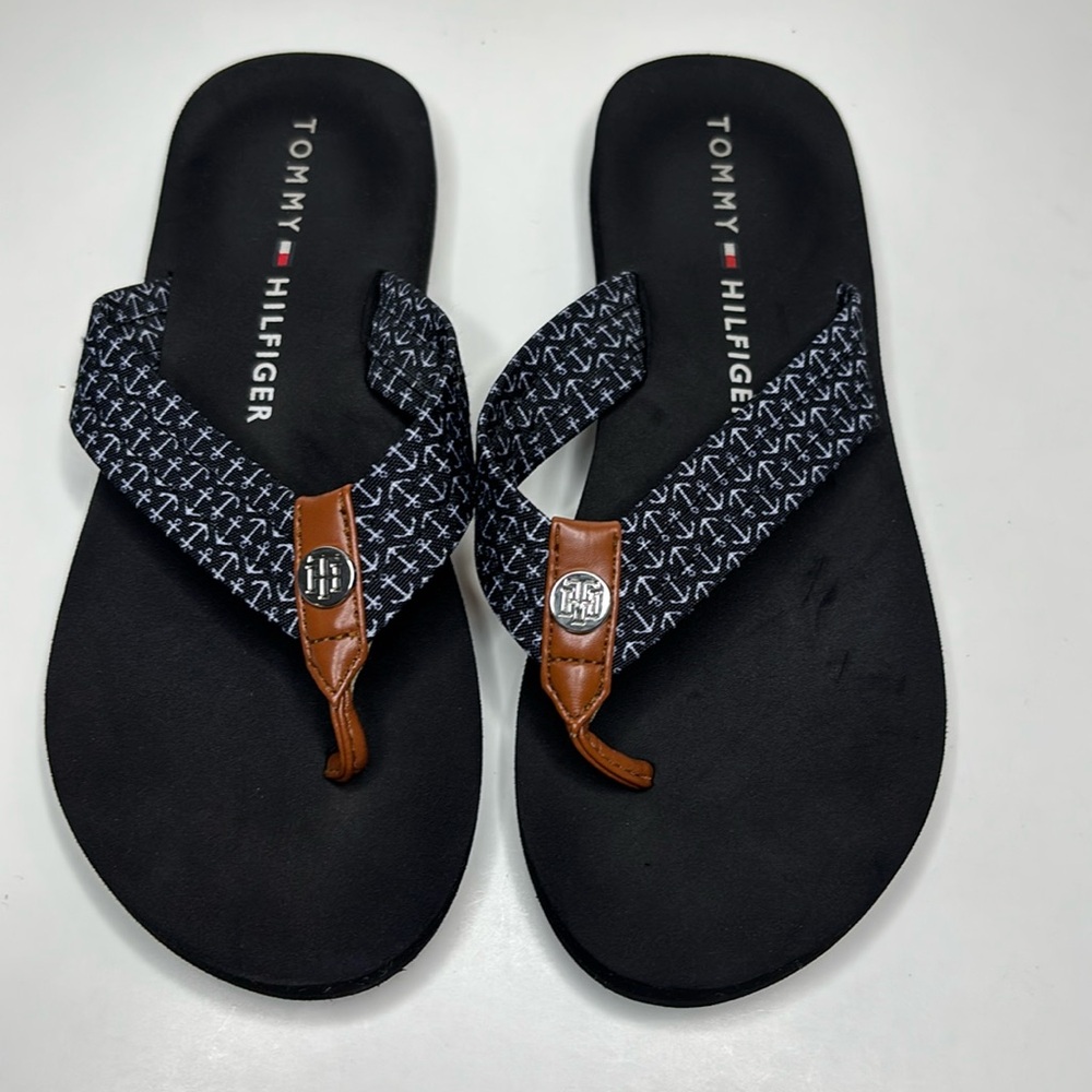 Tommy Hilfiger size 6 navy blue flip flops